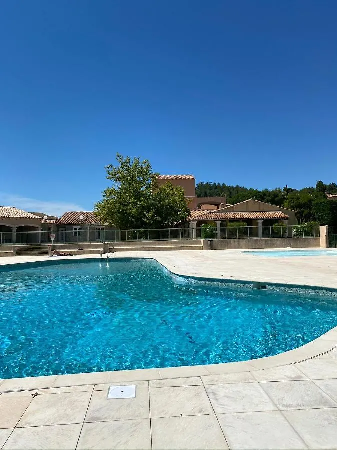 Aux ISSAMBRES Appartement dans résidence avec Piscine Roquebrune-sur Argens